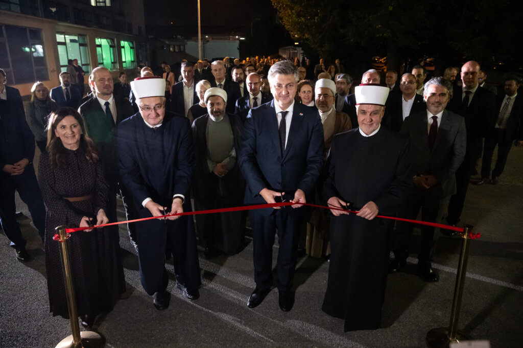 Plenković na izložbi “Pod nebom vedre vjere – Islam i Europa u iskustvu Bosne”