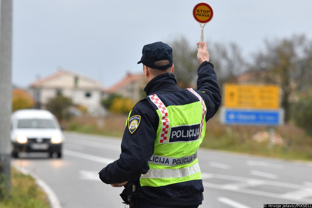 Upravljao teretnim vozilom s 2,62 promila, a mladi vozač je napuhao 1,05