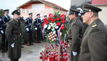 Škabrnja: Polaganje Vijenca Na Spomen Obilježju Masovne Grobnice