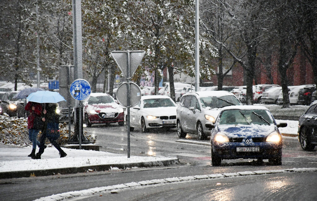 HAK: Zabranjen promet vozilima bez propisane zimske opreme