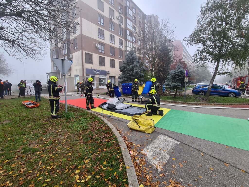 Simulacija požara u garaži i otkrivanja radioaktivnog izvora u sklopu vježbe civilne zaštite u Zagrebu