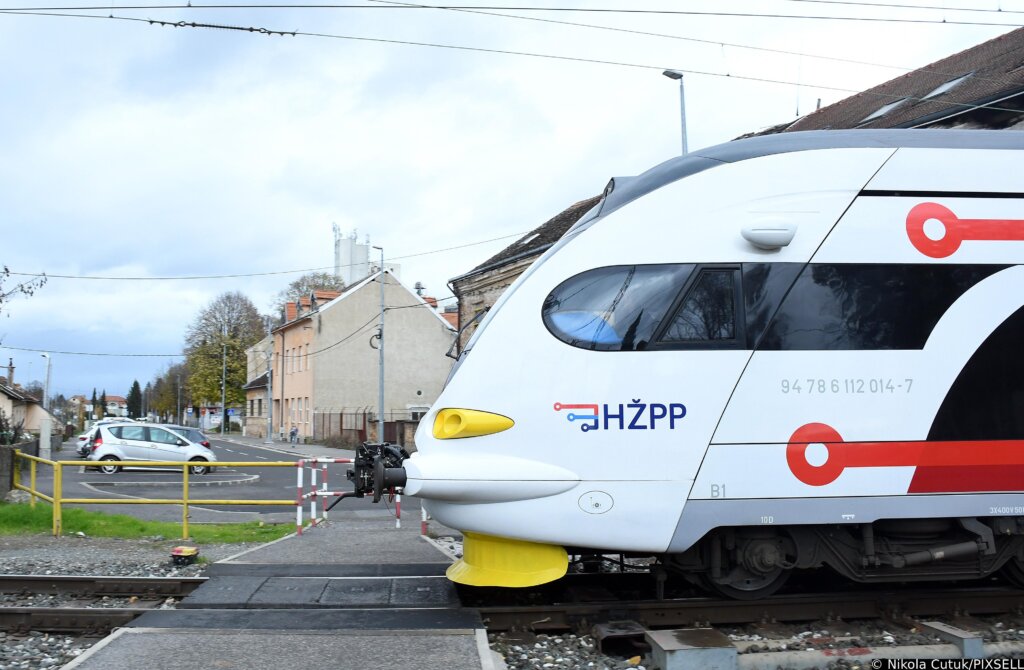 Sisak: Odlazak Vlaka S željezničkog Kolodvora