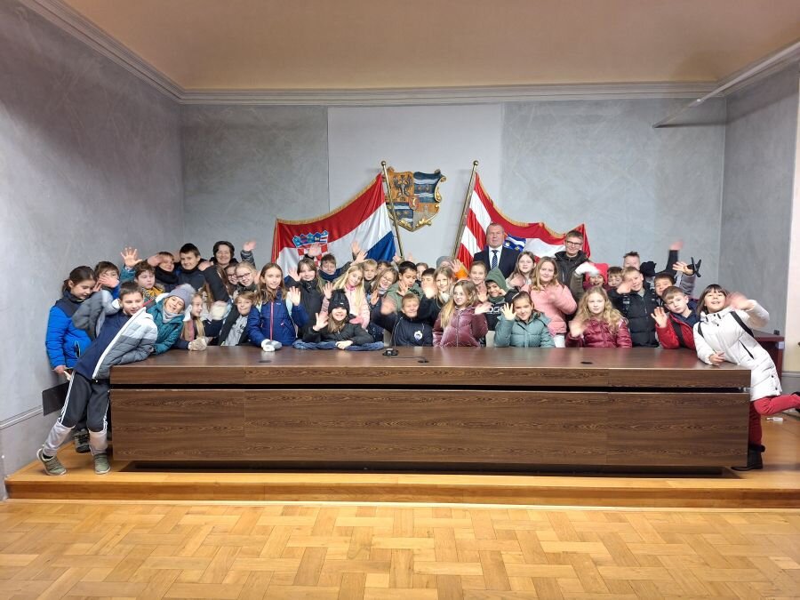 Učenici IV. Osnovne škole iz Varaždina posjetili Županijsku palaču