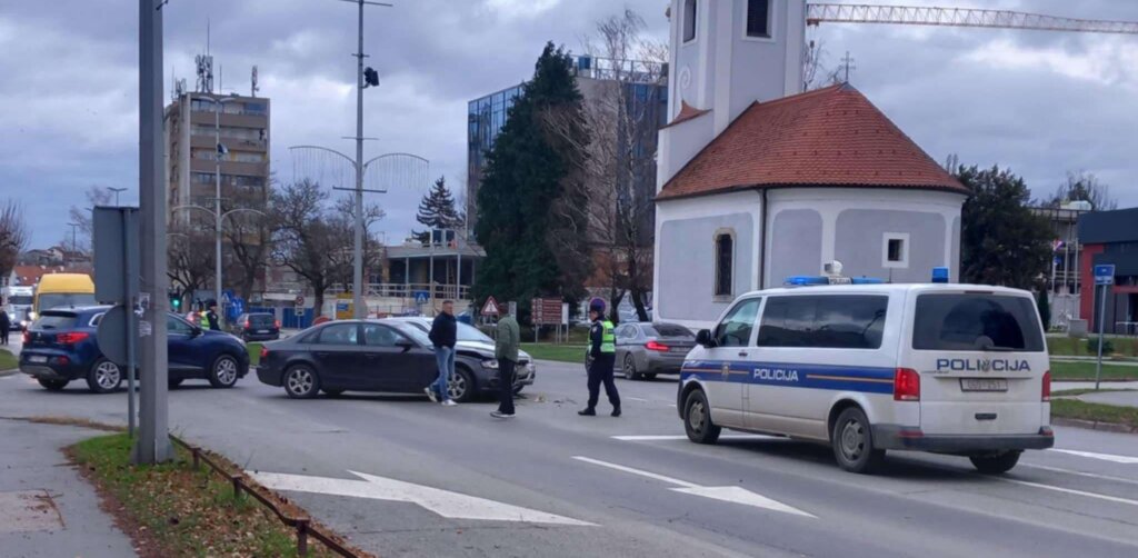 [FOTO/VIDEO] Prometna nesreća u centru Križevaca usporila promet