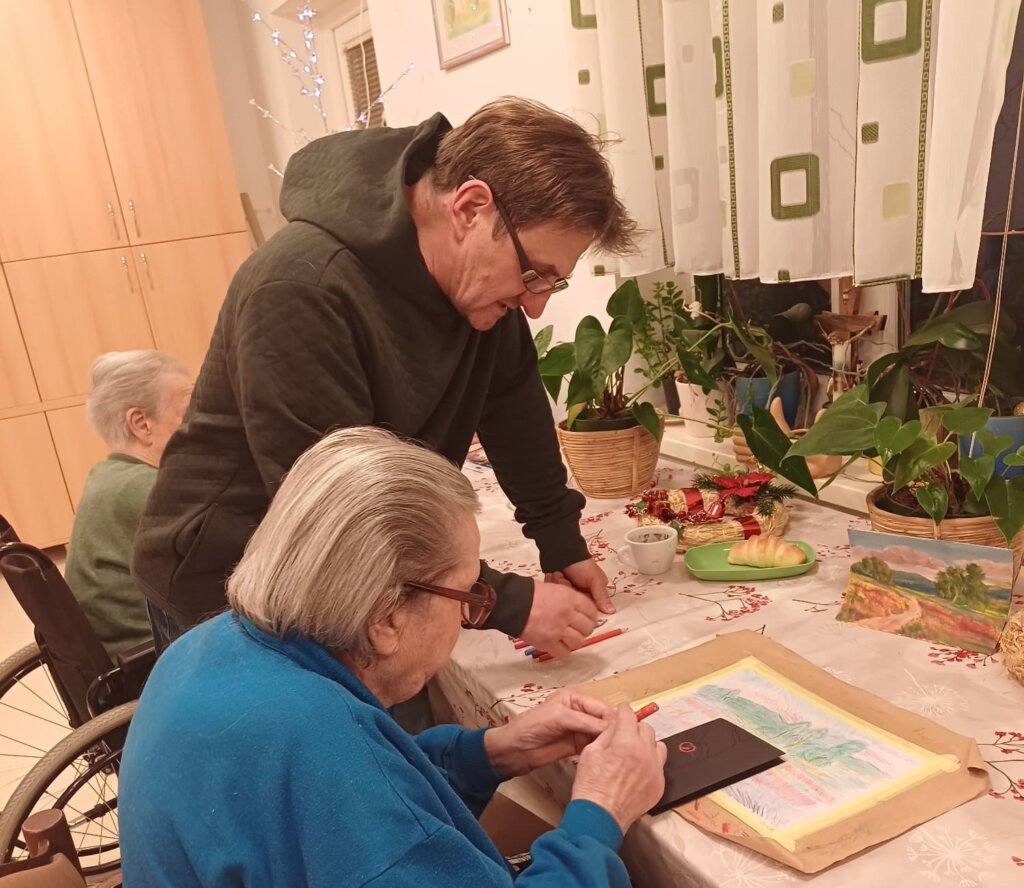 Štićenici Doma za starije u Starom Glogu izrađivali prigodne čestitke