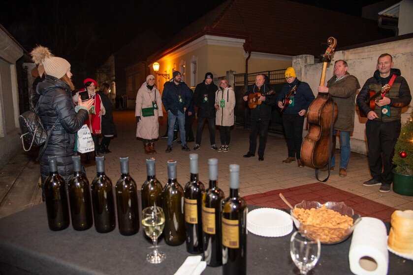 [FOTO] Winter Wine and Walk održao se po prvi puta na križevačkom Adventu