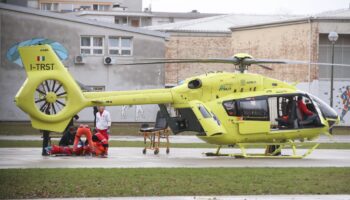 Napad Nožem U Zagrebačkoj školi U Prečkom, Helikopter Odvozi Ozlijeđene