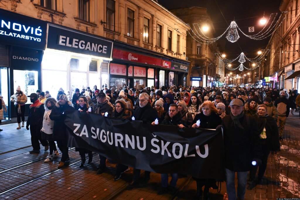 Brojni građani na mimohodu “Za sigurnu školu”