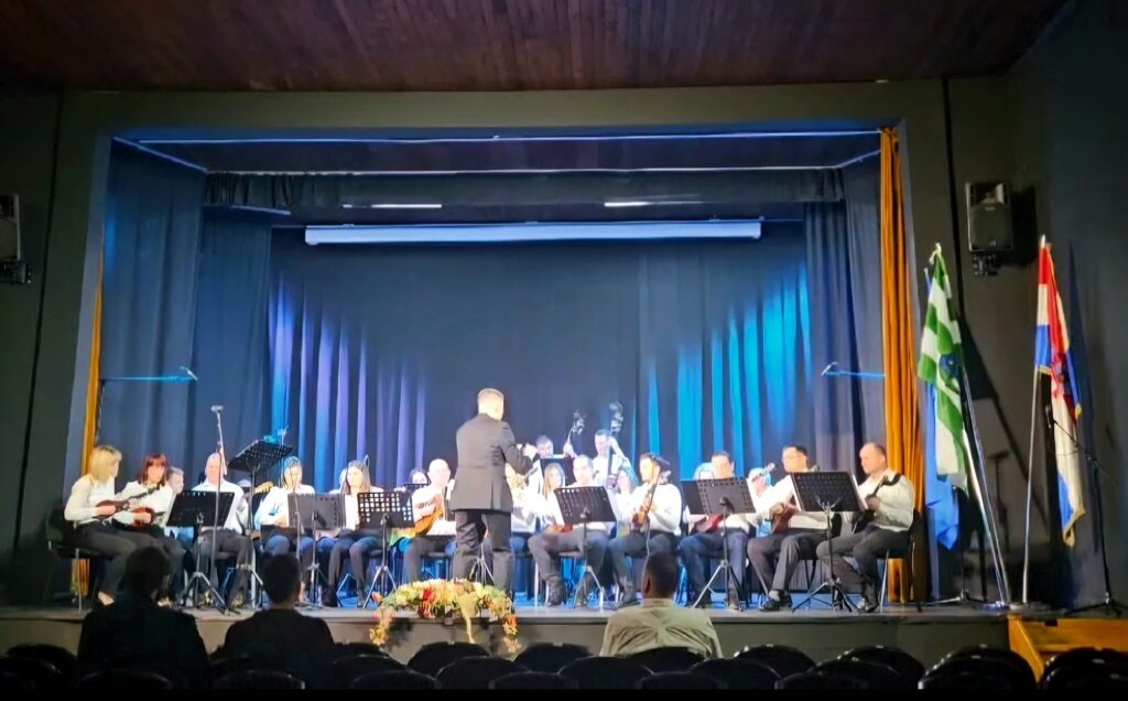 [FOTO] Tamburaški orkestar „Krešo Lukačić“osvojio Srebrnu plaketu na 31. Susretu tamburaških orkestara i sastava