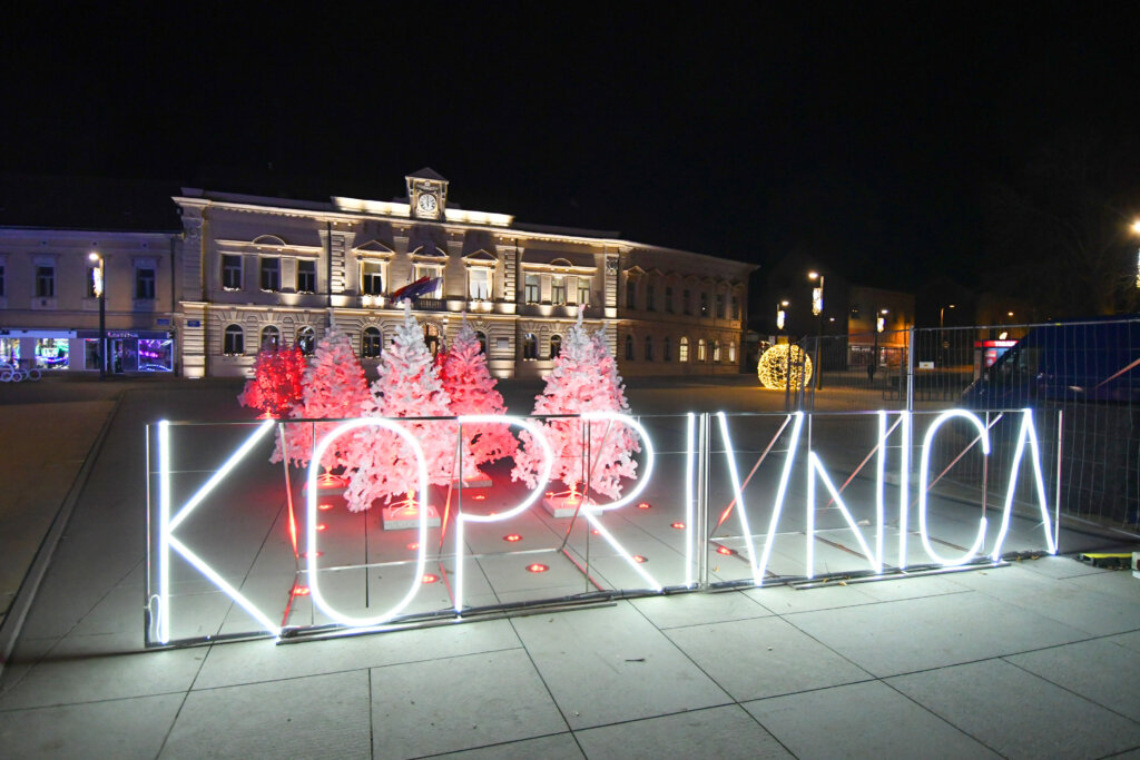 [VIDEO] Središte Koprivnice zasjalo u blagdanskom ozračju