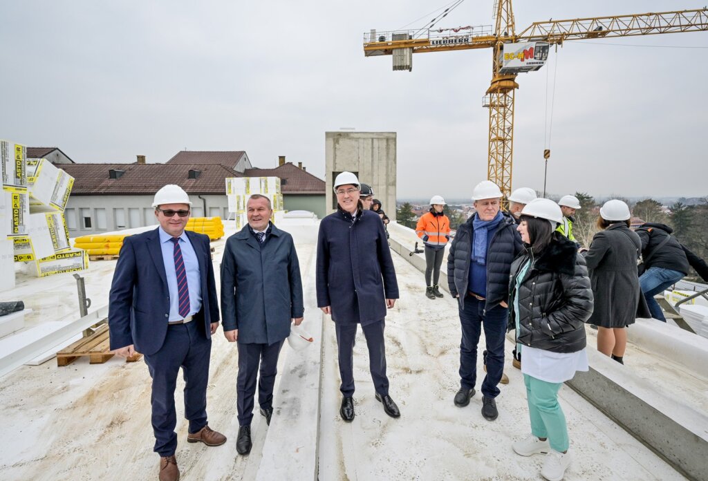 [FOTO] Najveća investicija u zdravstvu u Varaždinskoj županiji napreduje prema planu, Centralni operacijski blok Opće bolnice Varaždin bit će završen u roku