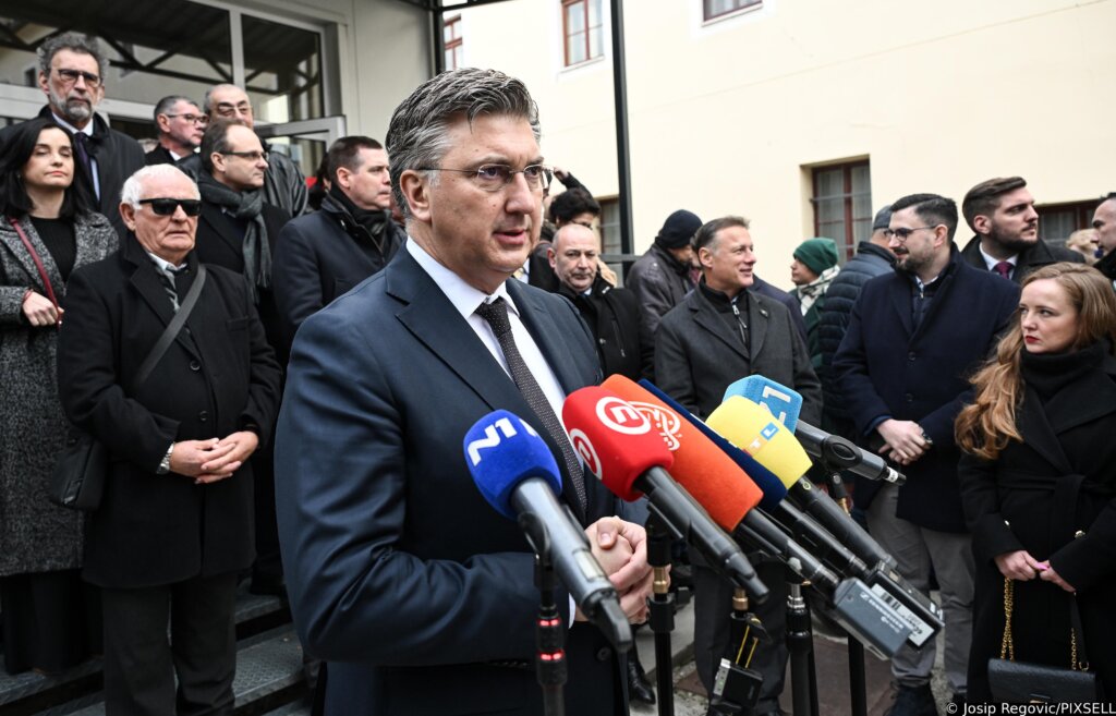 Plenković: Za Božić poruke mira, ljubavi i više razumijevanja i empatije