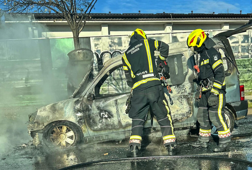 Zapalio se auto na Zagrebačkoj aveniji