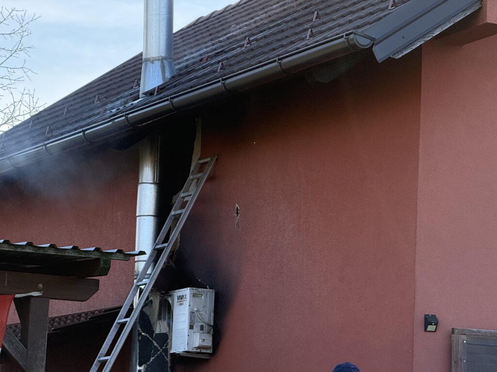 [FOTO/VIDEO] Zapalila se kuća, križevački vatrogasci su na terenu