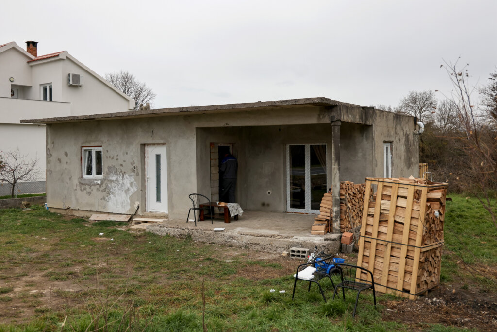 U obiteljskoj kući pronađena mrtva tijela tri osobe