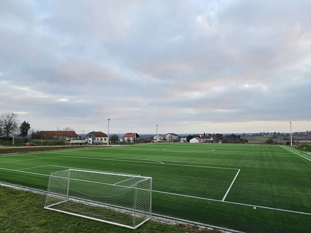 Završili radovi na glavnom igralištu u Svetom Ivanu Žabnu
