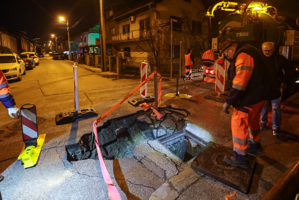 Otvorila se rupa na cesti u Zagrebu