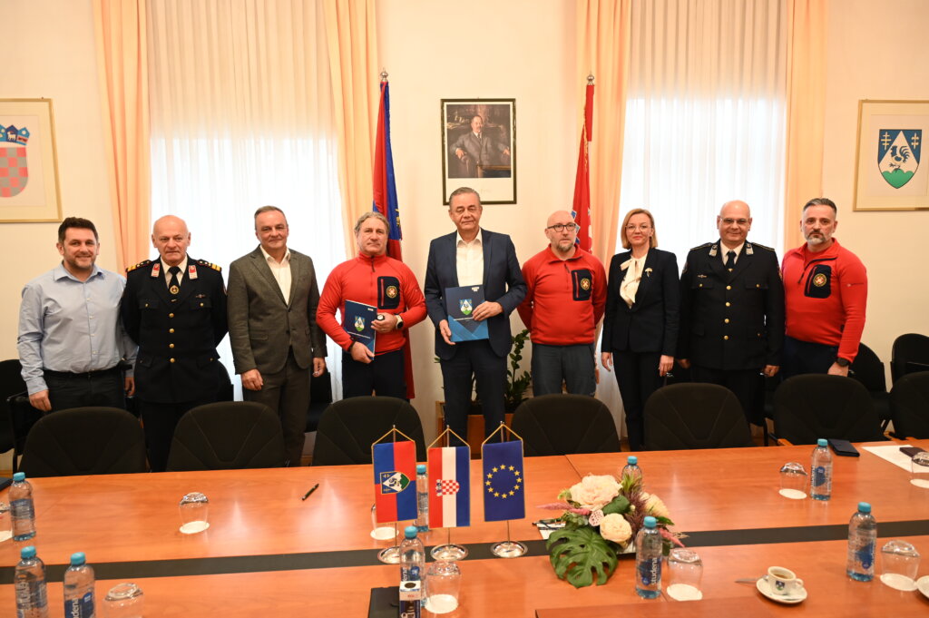 [FOTO] Dodijeljena sredstva za rad Vatrogasne zajednice Koprivničko-križevačke županije i HGSS – Stanice Koprivnica