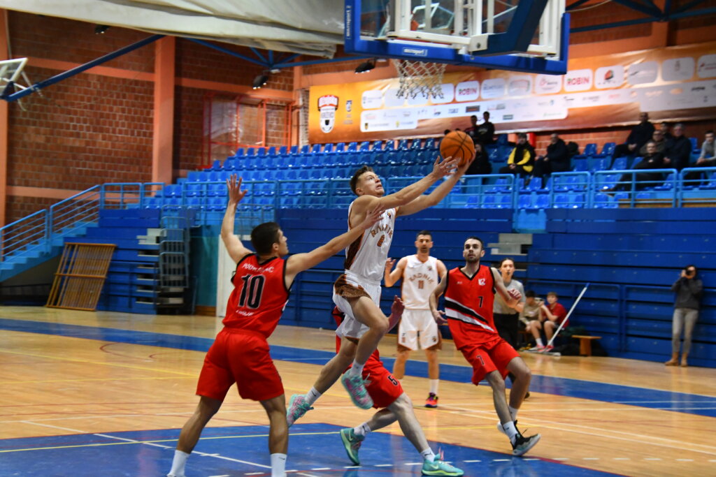 KOŠARKA Derbi u Križevcima pripao Radniku