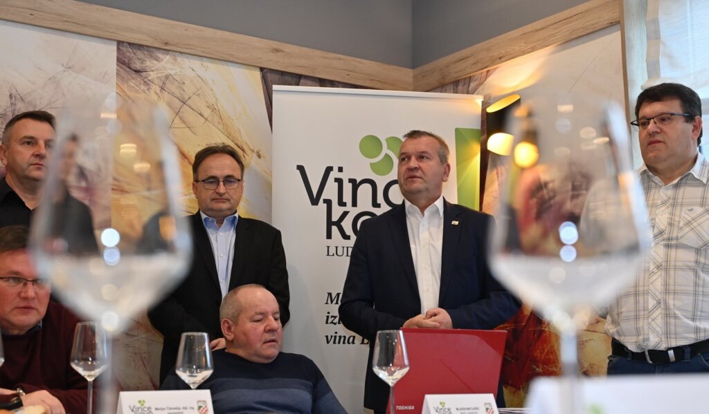 Ocjenjivanje Mladih Vina 0055 Foto Novak