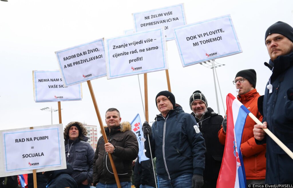 NSRH održao prosvjed: Traže povećanje plaća od 500 eura bruto