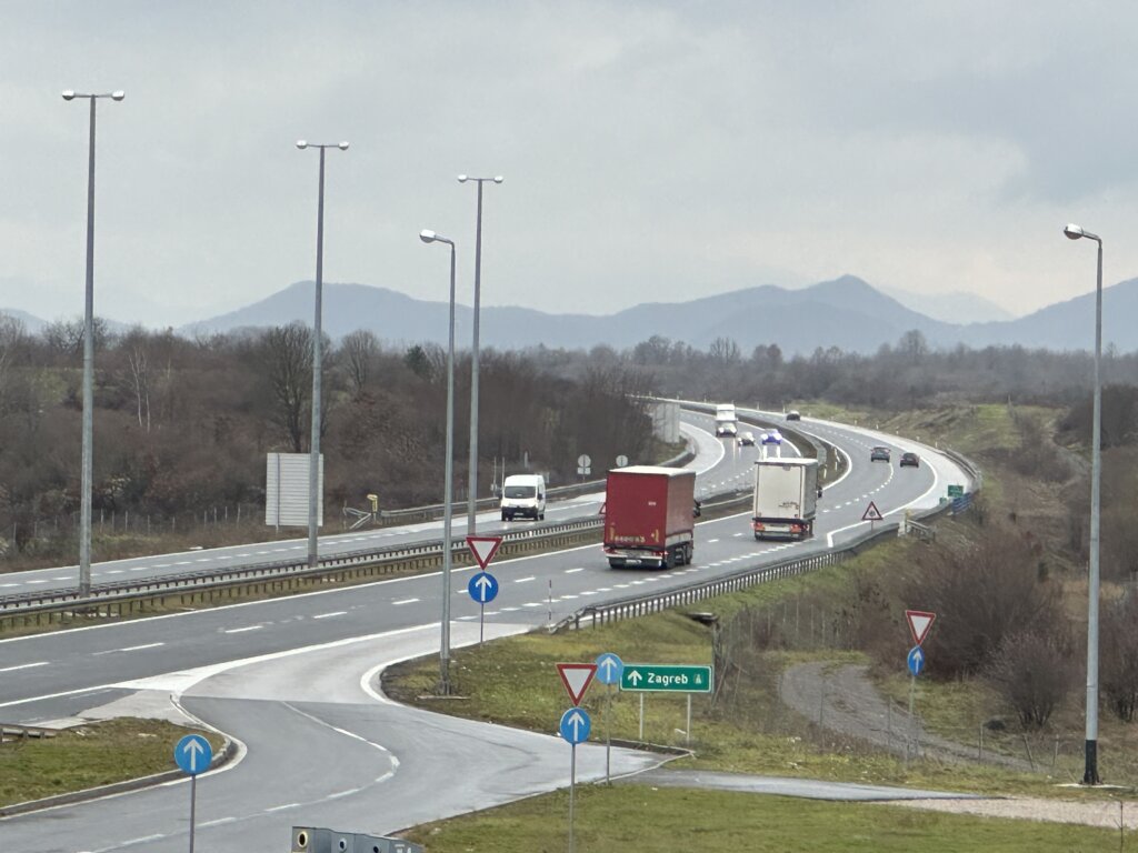 Prometna nesreća na A6, vozi se uz ograničenje brzine