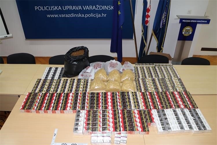 Pretragom stana policija kod 60-godišnjaka pronašla 644 kutije cigareta i 11 kilograma rezanog duhana