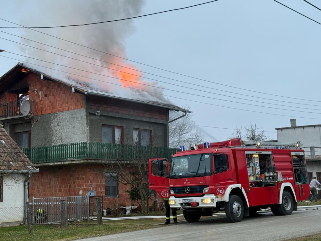 [FOTO/VIDEO] Gori kuća kod Križevaca, u ovom trenutku tri vatrogasna kamiona gase požar