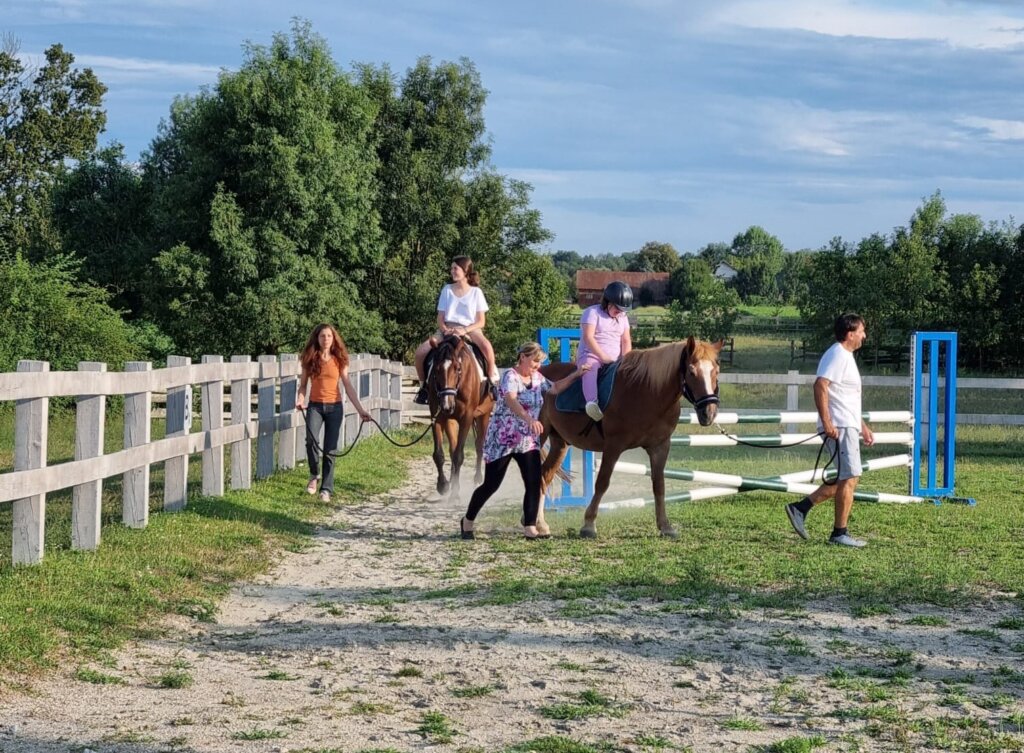 Udruga Nada Vrbovec provodi projekt „Zdravo i sretno djetinjstvo – uz konje“