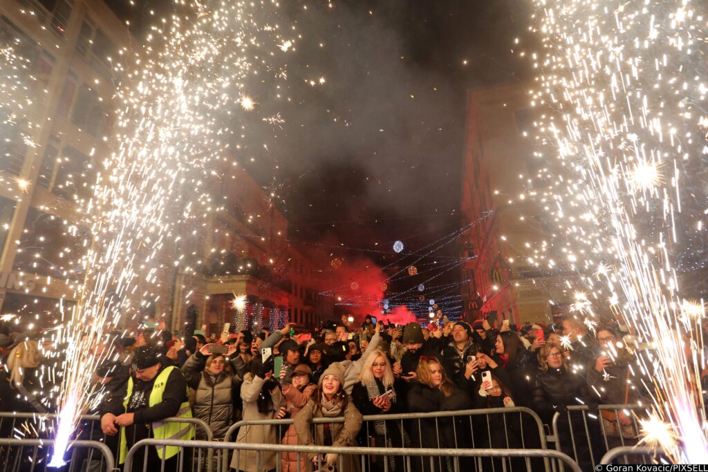 Doček nove 2025. u Rijeci uz Let 3