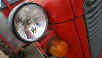 Zagreb: Traktor U Prometu, Ilustracija