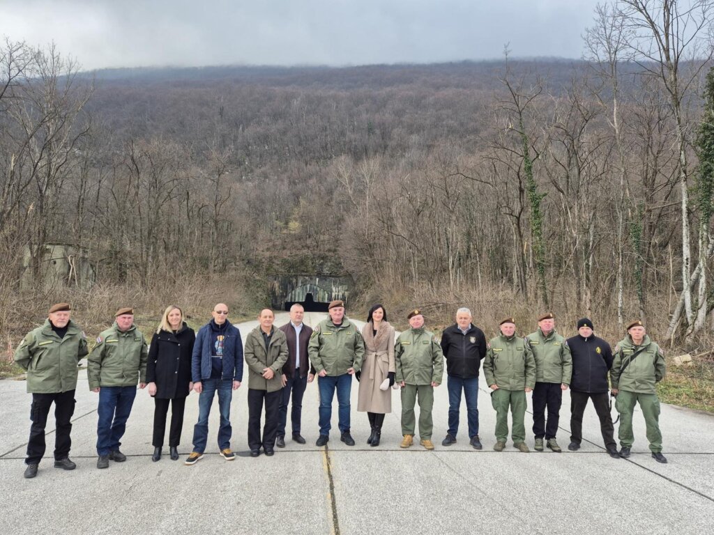 [FOTO] Svečano obilježena 33. obljetnica povijesnog preleta Danijela Borovića MIG-om 21