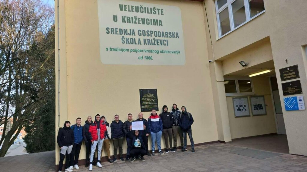 Bojkot ispred Srednje gospodarske škole Križevci, učenici žele otvorene škole