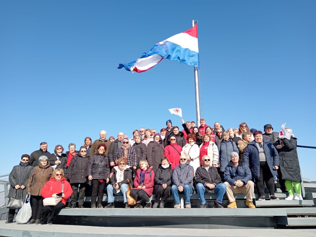 [FOTO] Gradsko društvo Crvenog križa Vrbovec organiziralo izlet u Vukovar za osobe iz Ukrajine i umirovljenike