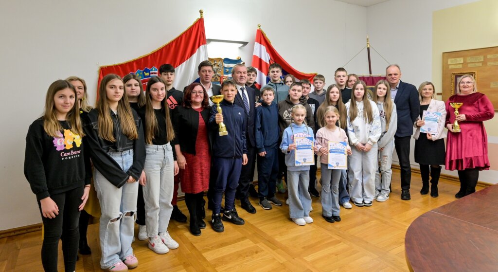 [FOTO] Učenici Osnovne škole Vinica i Strojarske i prometne škole Varaždin ostvarili iznimne uspjehe na natjecanjima iz područja prometne kulture