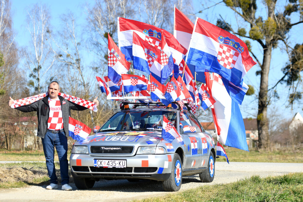 Navijač iz Međimurja svoj Audi ukrasio sa 60 hrvatskih zastava i krenuo u Zagreb na doček rukometaša