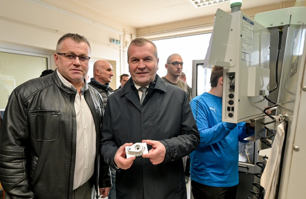 [FOTO] Srednja škola Ludbreg jedina u Hrvatskoj ima 3D printer za metal