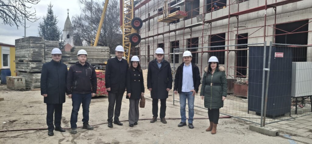 [FOTO] Župan Darko Koren sa suradnicima obišao radove na Domu zdravlja u Križevcima