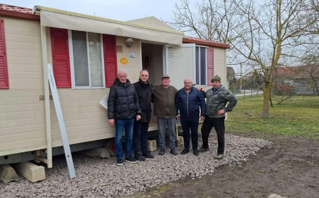 [FOTO] BRANITELJI ZA BRANITELJE Darko Ferenčina iz Brezovljana dobio pokretnu kuću za stanovanje