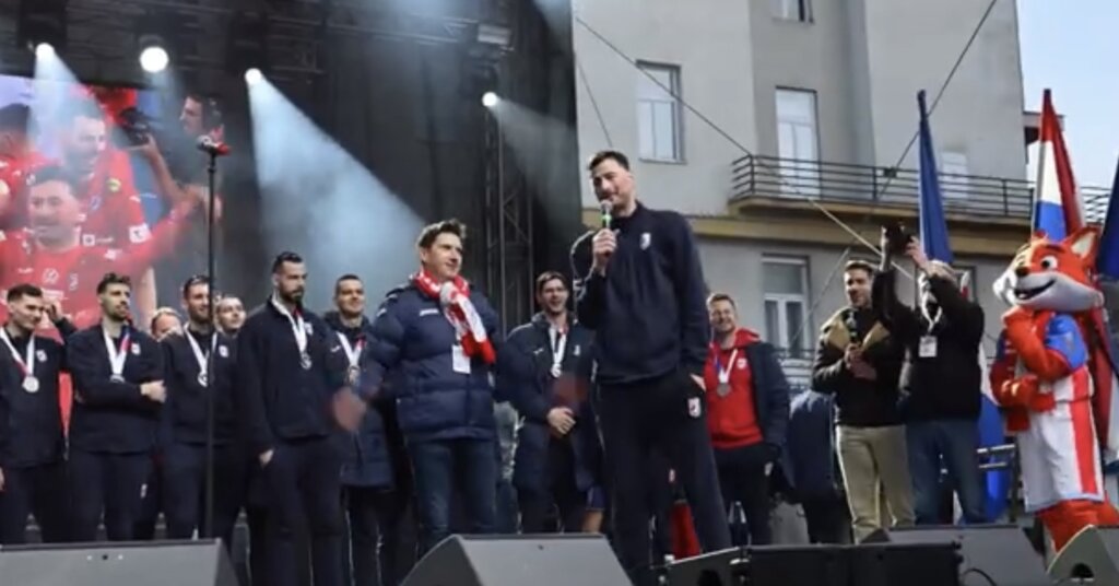 [VIDEO] Hrvoje Ružić iz Koprivnice vodio program na dočeku rukometaša u Zagrebu