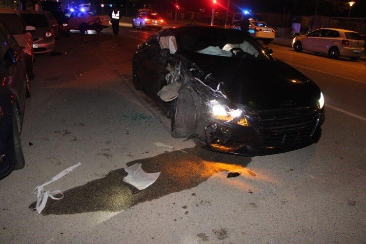 [FOTO] Mladić bez položenog vozačkog ispita u Audiju razbio sedam automobila