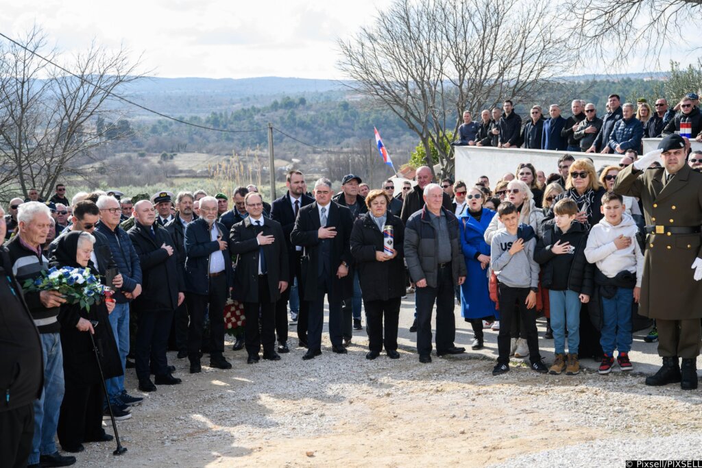 Otkriven spomenik dvojici branitelja poginulih u VRO Maslenica