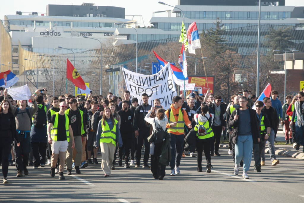 Majka stradalog u padu nadstrešnice u Novom Sadu nastavlja štrajk, Vučić tvrdi da su prosvjednici u kontaktu s vanjskim faktorom