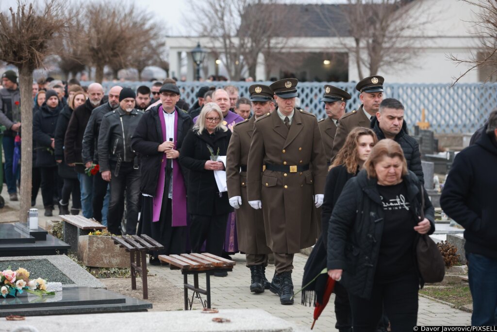 [VIDEO] Posljednji ispraćaj Slavena Živanovića Žiže, člana grupe Opća opasnost