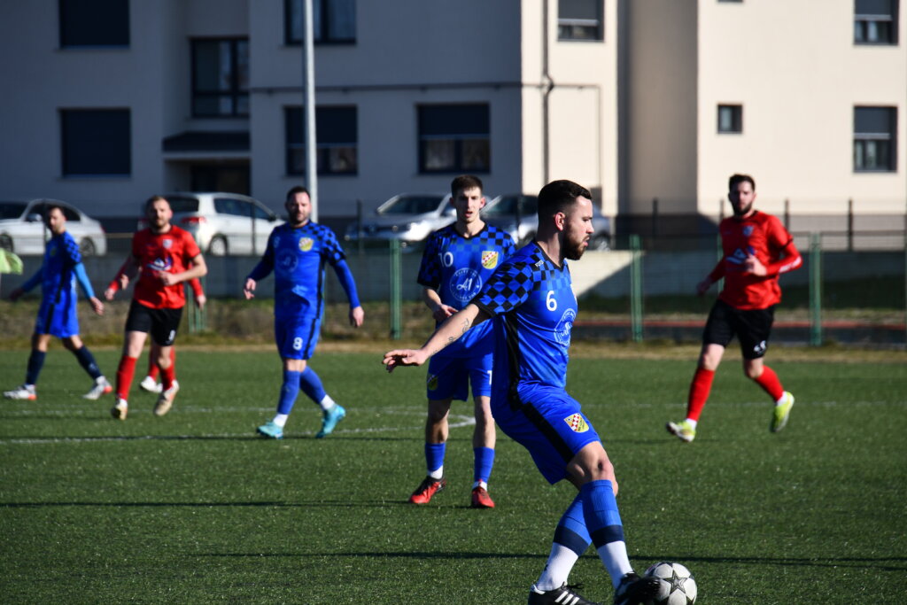 [FOTO] KUP Lonja prošla u polufinale protiv Bana Jelačića nakon lutrije penala