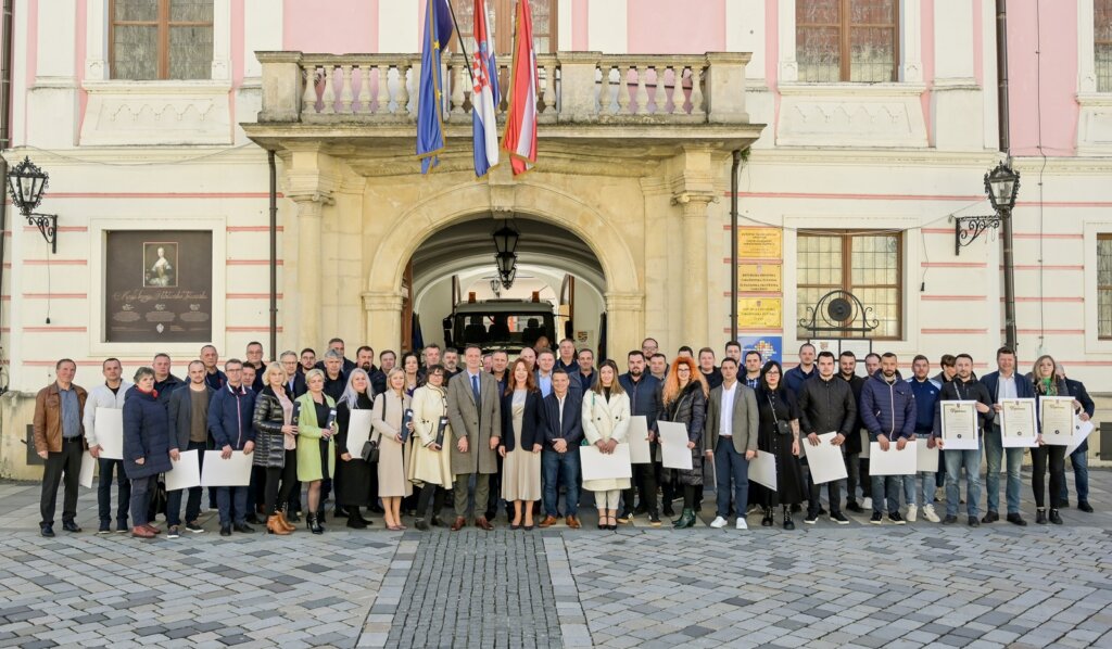 [FOTO] Varaždinska županija: Majstorski ispit položilo 37 kandidata u 19 zanimanja