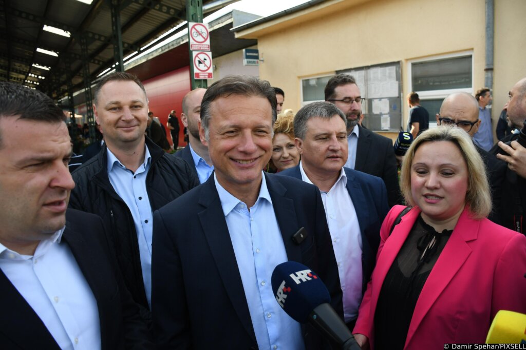 Bjelovar: Gordan Jandroković Na Tržnici Se Družio Sa Građanima I Simpatizerima