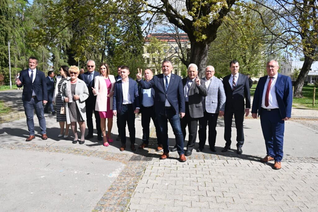 68ae2843 1c28 47db B1e4 B8c08ff3fa64