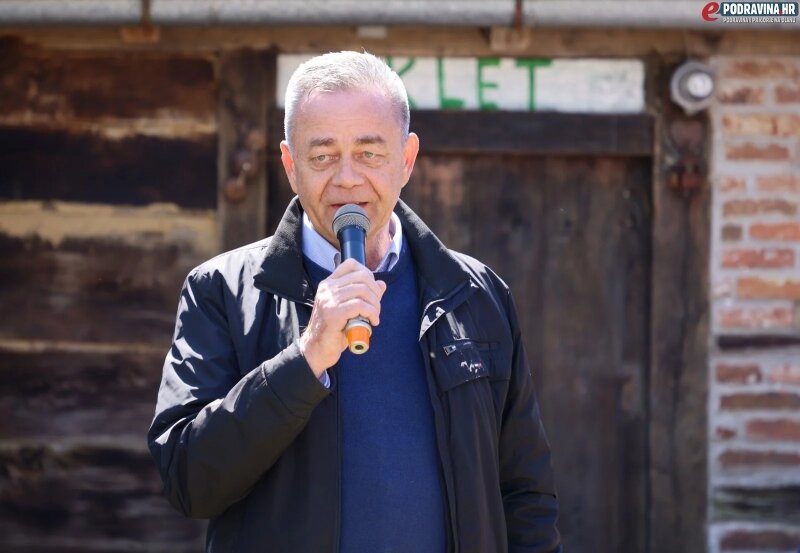 Fb8a9894 1 800x800 Equal