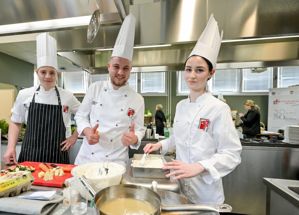 Gospodarska Skola (2)